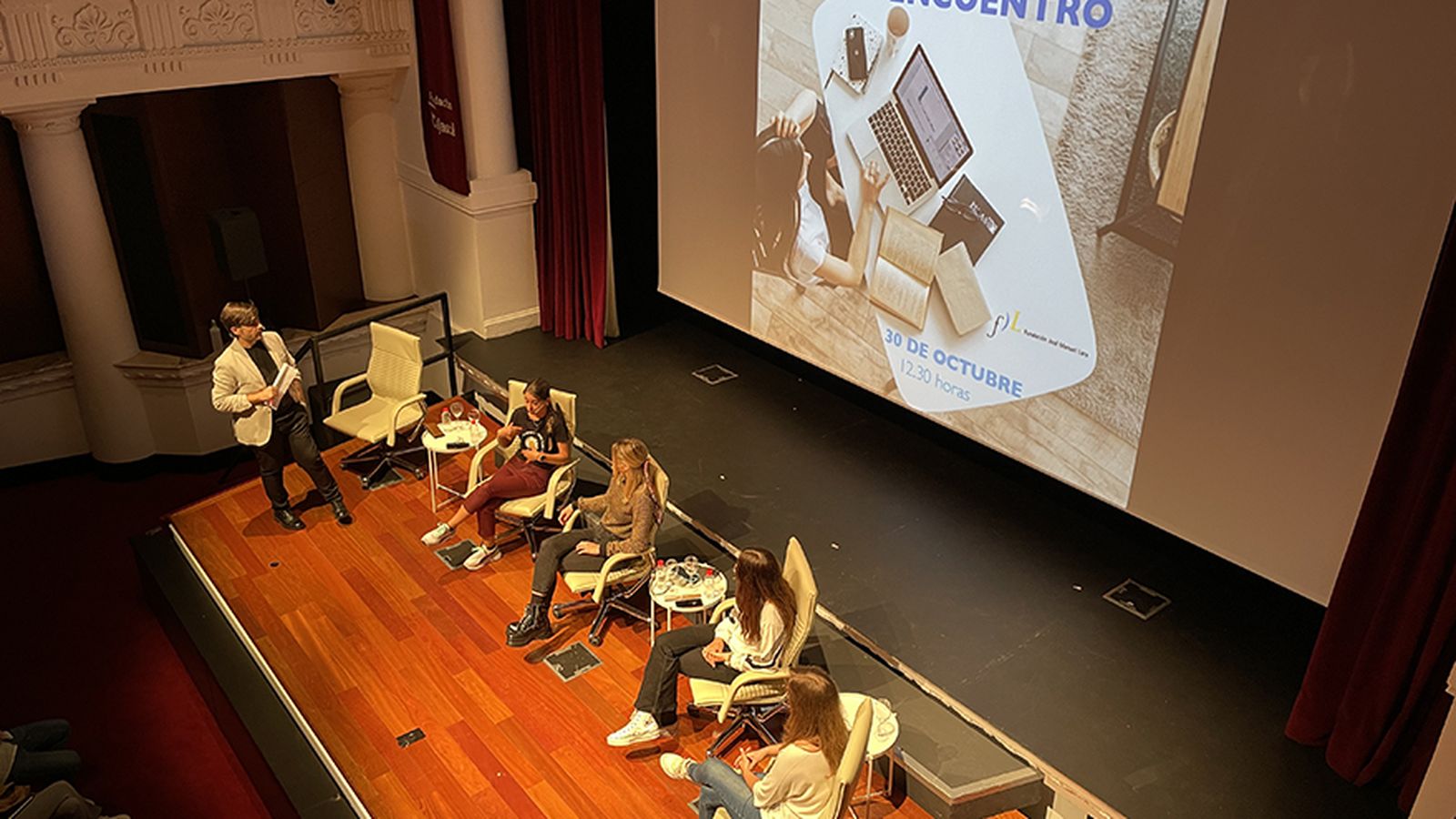 La Fundación Cajasol acogió esta cita de ‘Bookstagramers’ en el marco de la Feria del Libro de Sevilla.