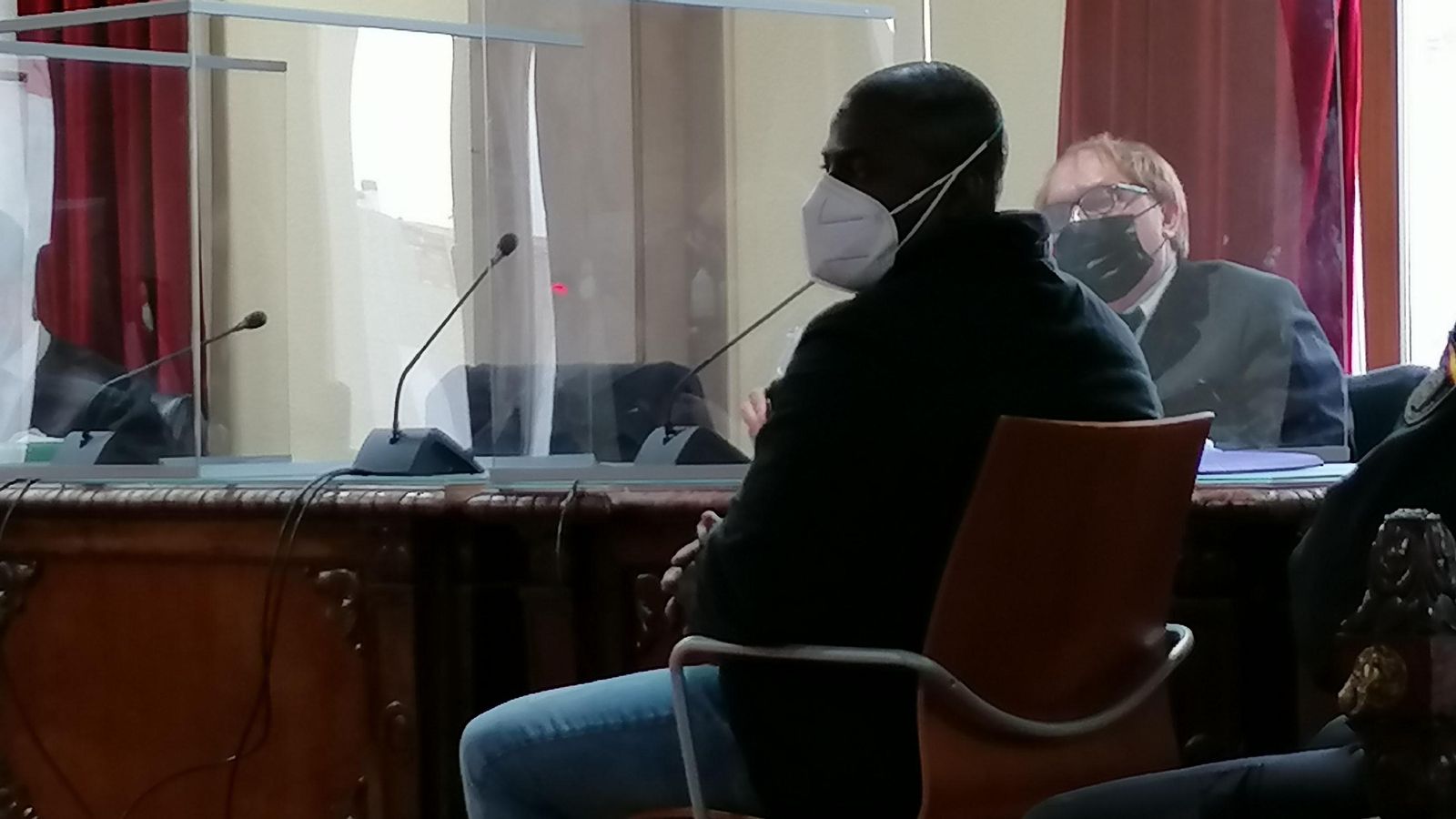 Abdoulaye S. C., en una de las sesiones del juicio por el se le acusaba de estrangular a su mujer, Toñi.