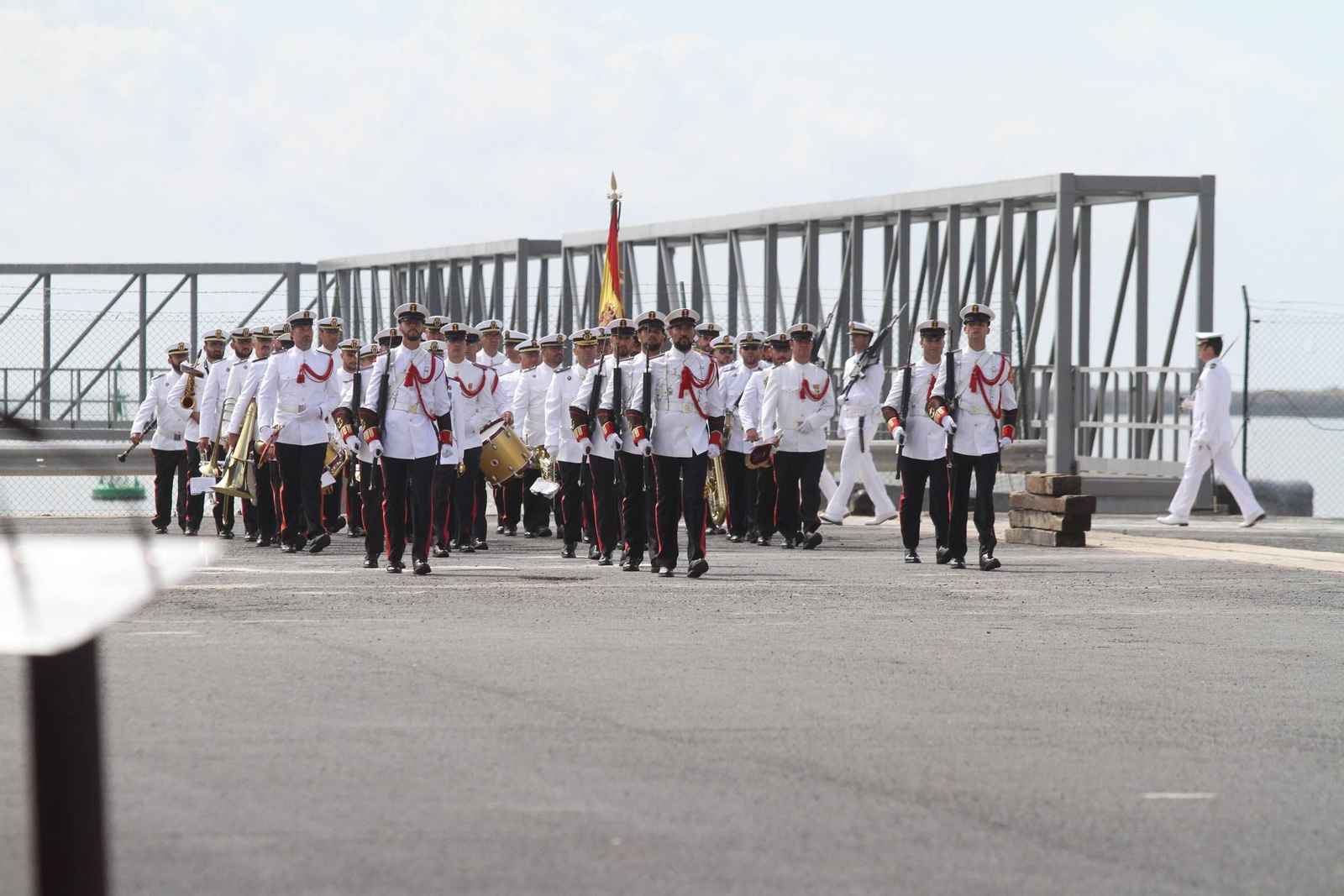 Entrega de la bandera de combate a la fragata Cristobal Colón