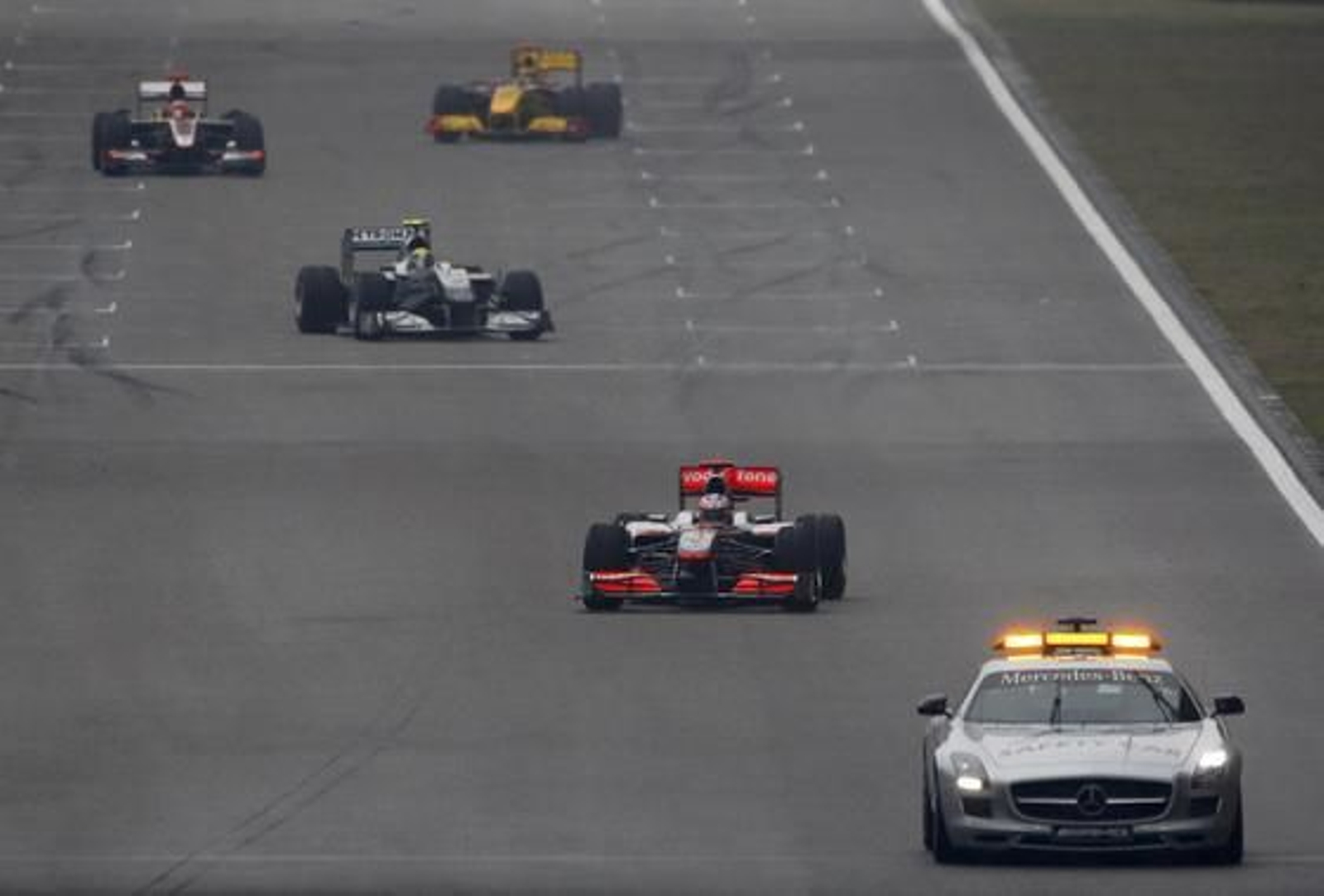 'Safety car' con Button detrás.

Foto: EFE/ AFP/ Reuters
