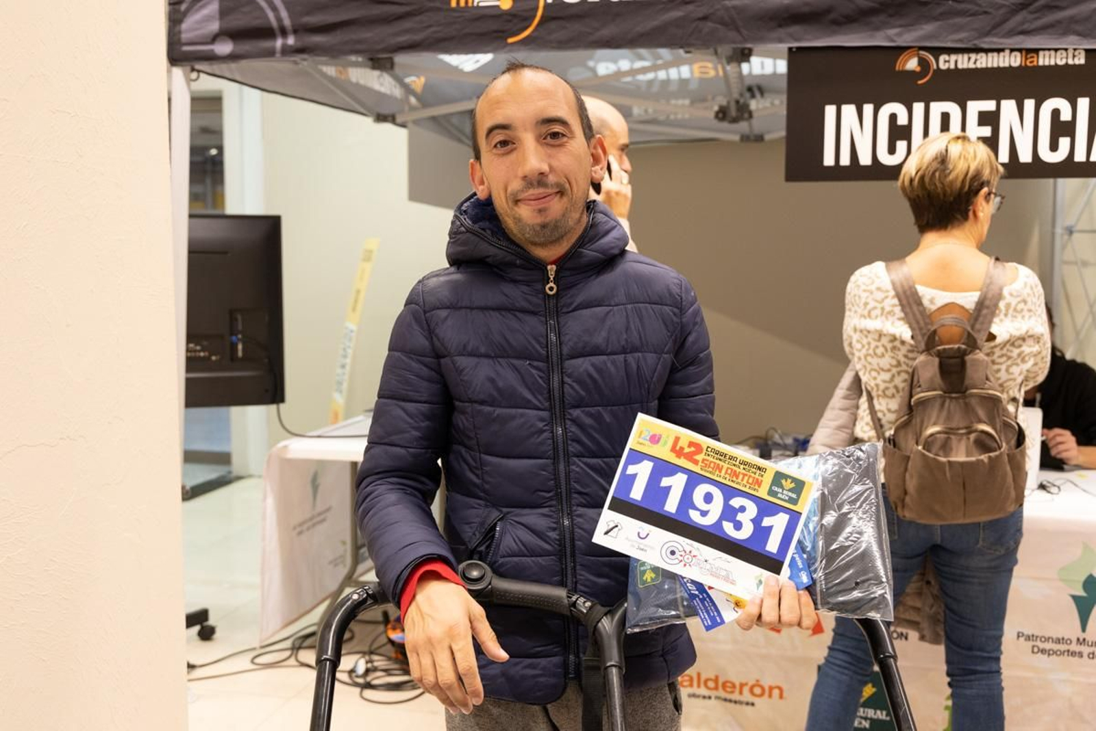 En imágenes: buen ritmo en el inicio de la recogida de dorsales para la Carrera de San Antón