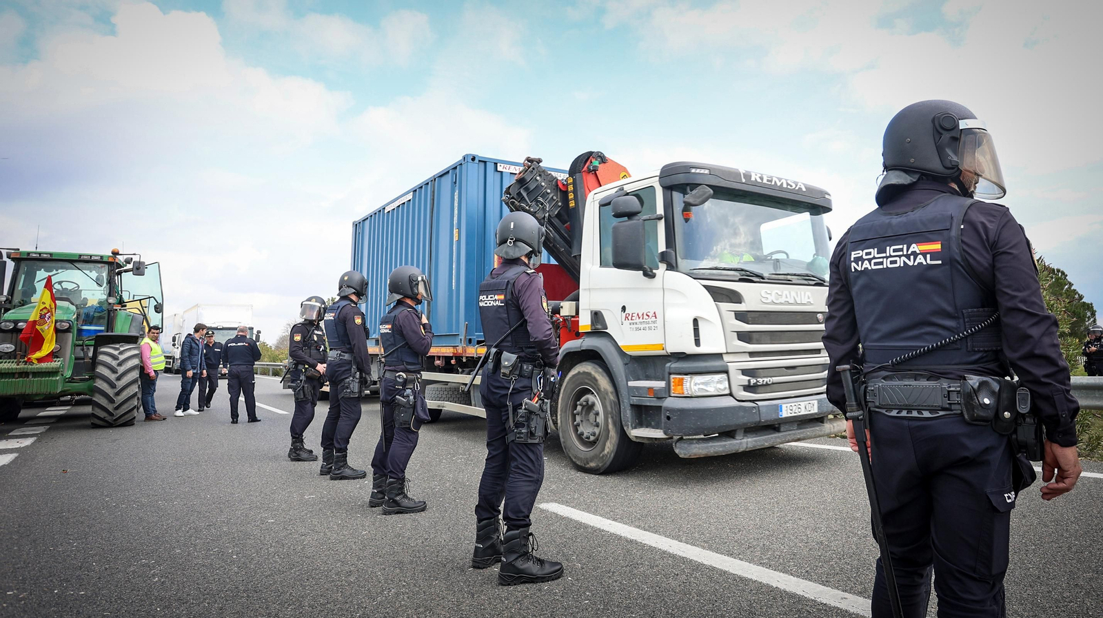 Mucha policía y pocos tractores