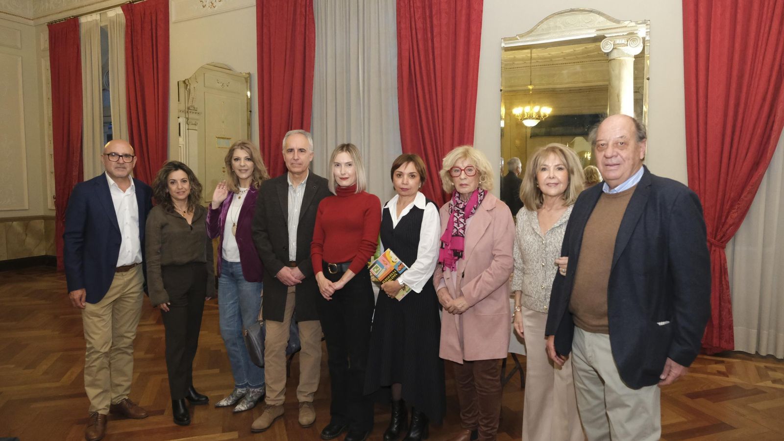Beatriz Serrano con organizadores y patrocinadores del acto.