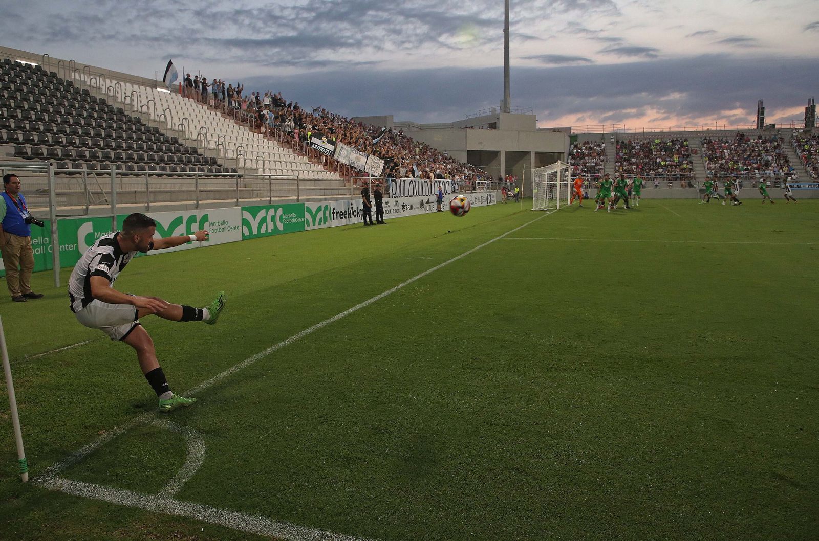 La Balona inaugura su nuevo estadio ante el Betis Deportivo