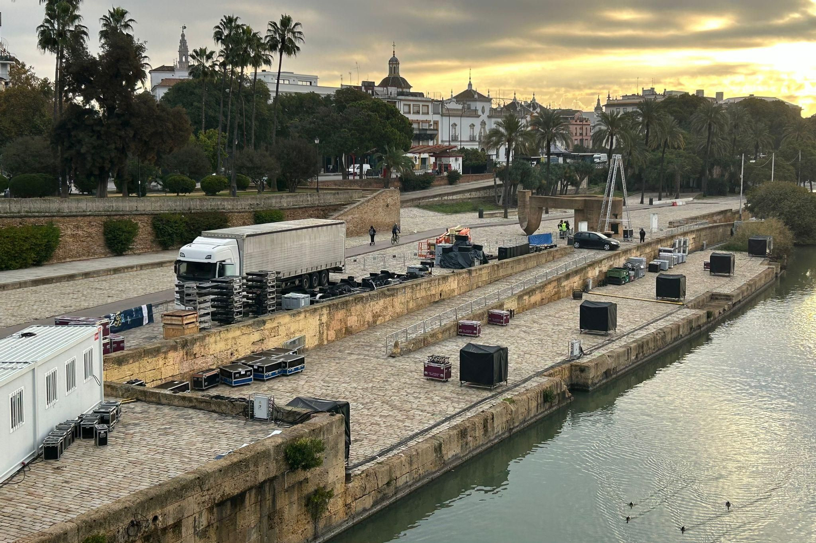 Comienza el montaje del mapping del río.