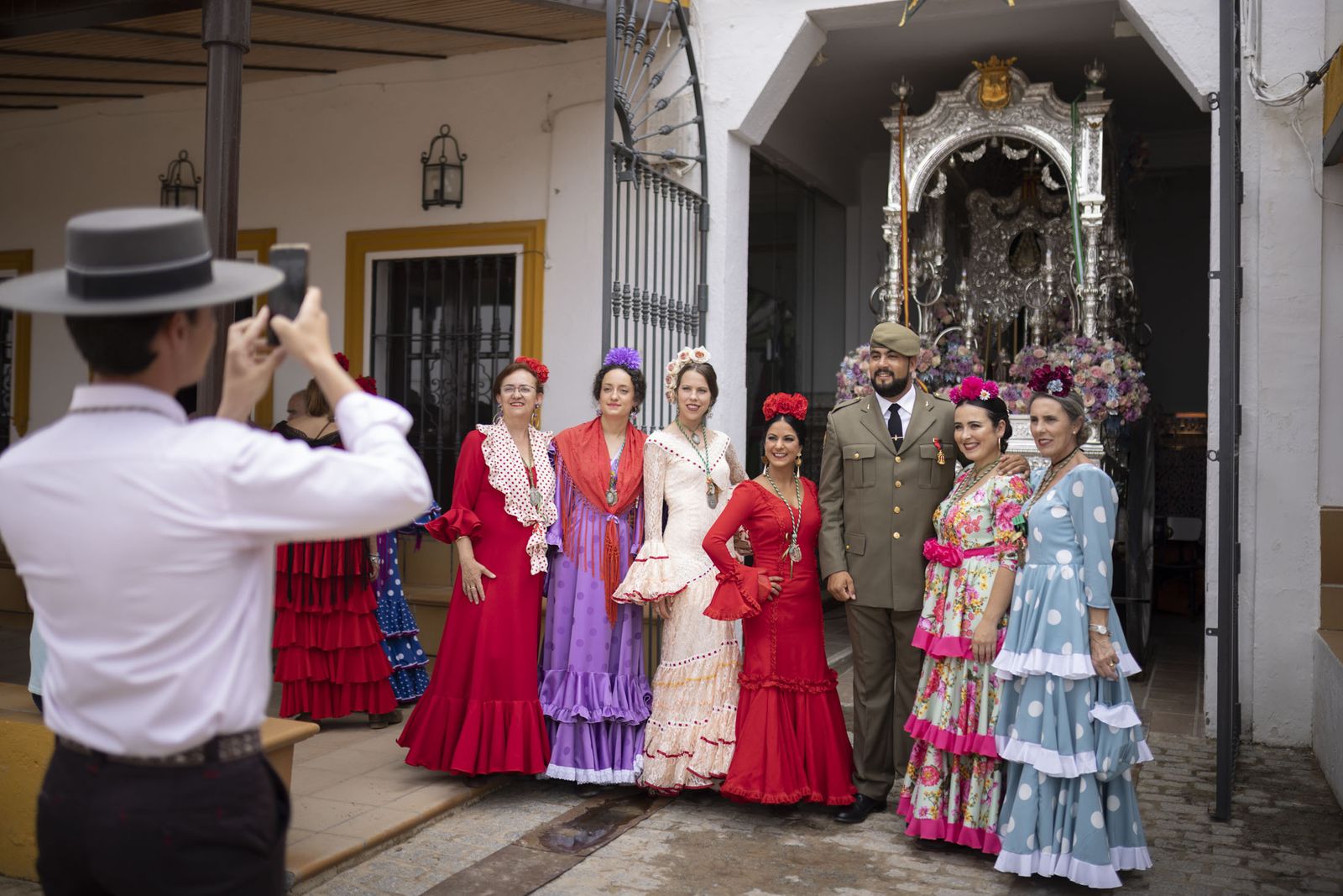 El Rocío 2023: Imágenes de ambiente en la aldea durante la presentación de las Hermandades