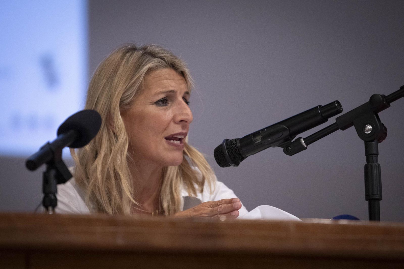La vicepresidenta del Gobierno, Yolanda Diaz, en la Facultad de Filosofia y Letras de la Universidad de Granada