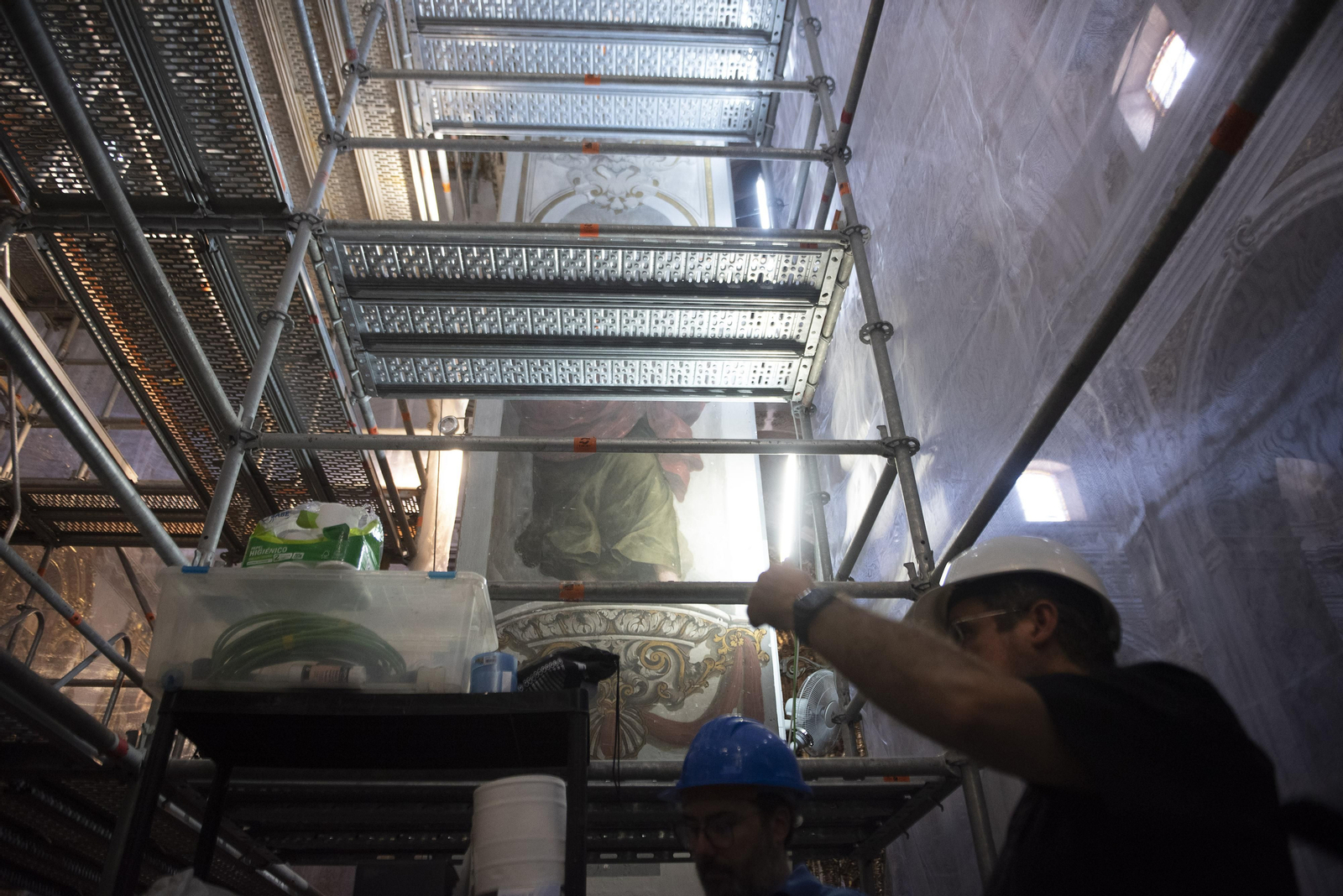 Todas las imágenes de la restauración de las pinturas en la Parroquia de la Magdalena