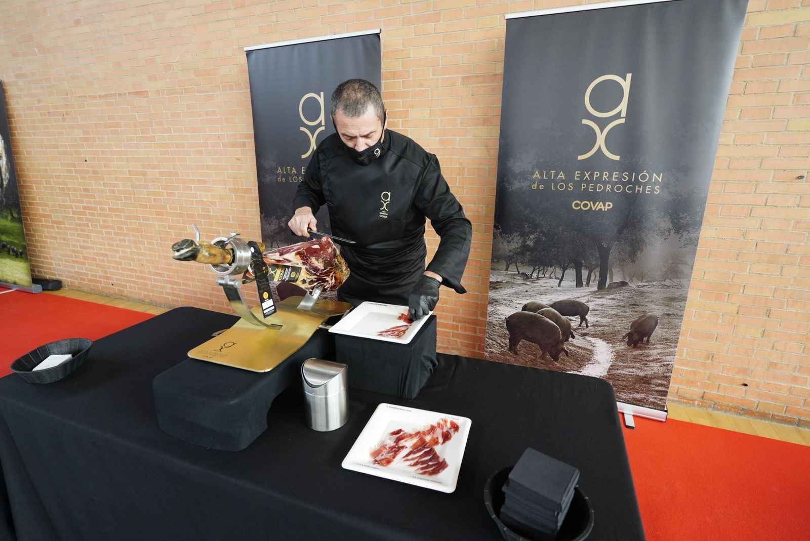 La última jornada de la Feria del Jamón de Villanueva de Córdoba, en fotografías