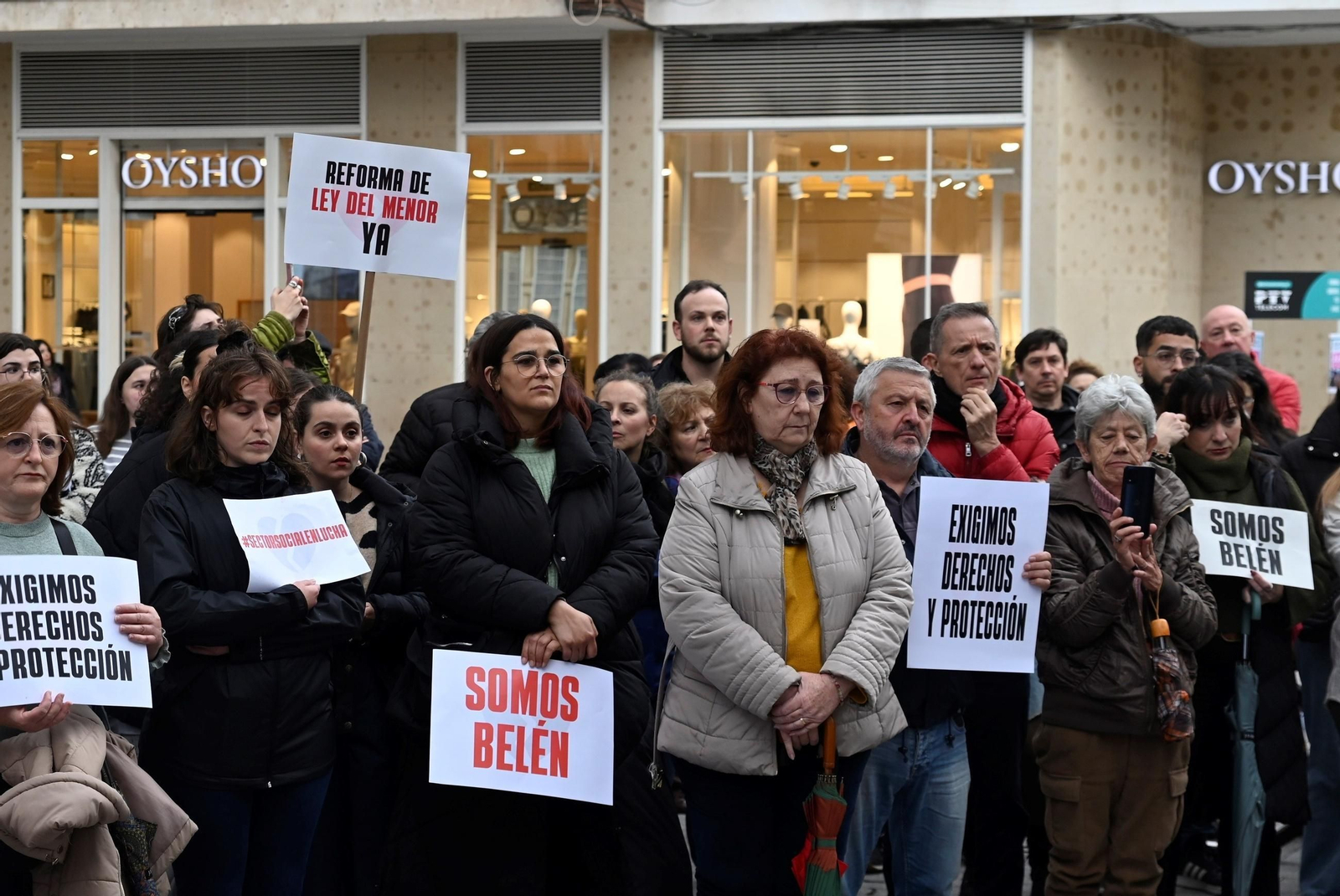 La concentración en Córdoba por la educadora social asesinada en Badajoz, en imágenes