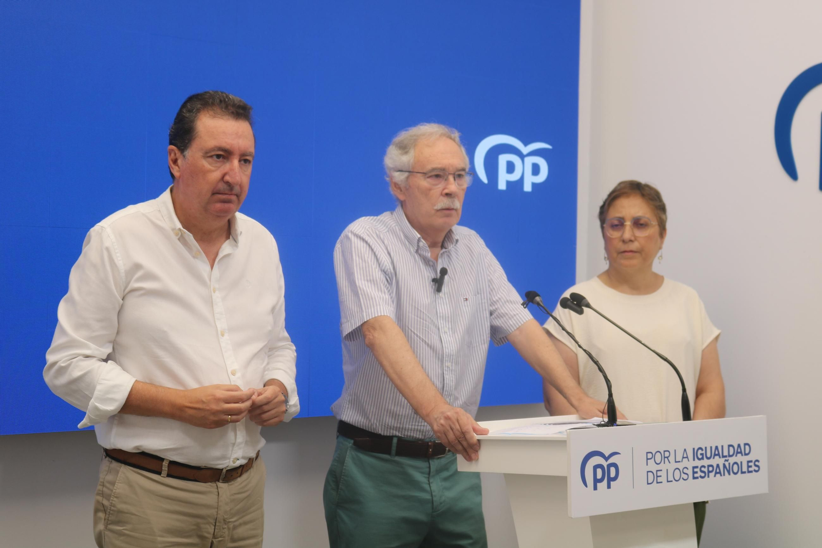 Manuel Andrés González, Rafael Perea y Rosa Caballero este lunes en rueda de prensa. Manuel Andrés González, Rafael Perea y Rosa Caballero este lunes en rueda de prensa.