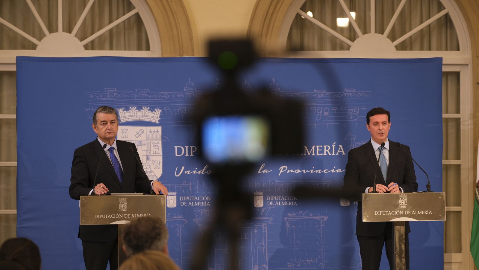 Imágenes de la visita del Consejero de Presidencia, Antonio Sanz, a la Diputación de Almería