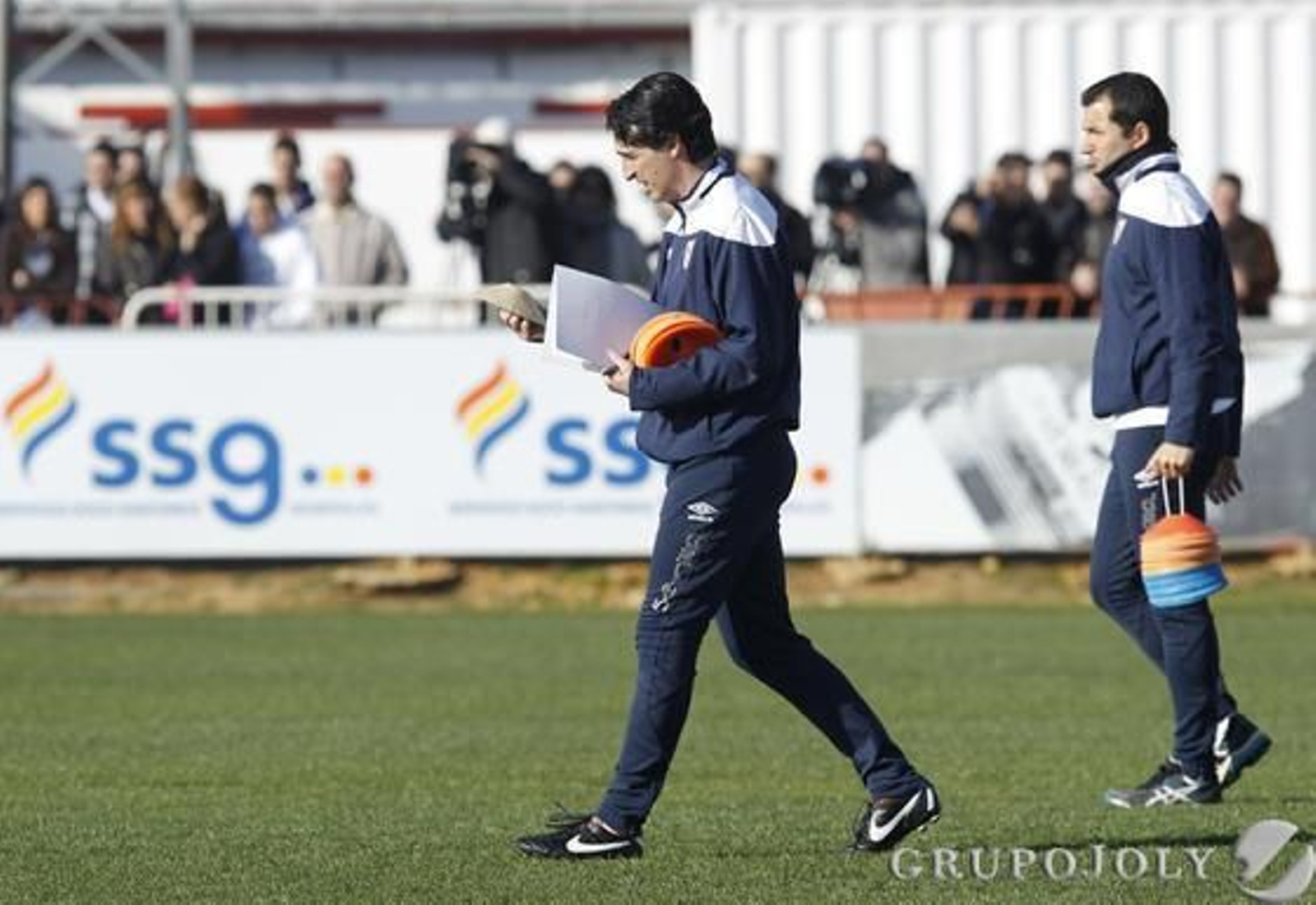Unai Emery, dirigiendo por primera vez al Sevilla FC.

Foto: Antonio Pizarro