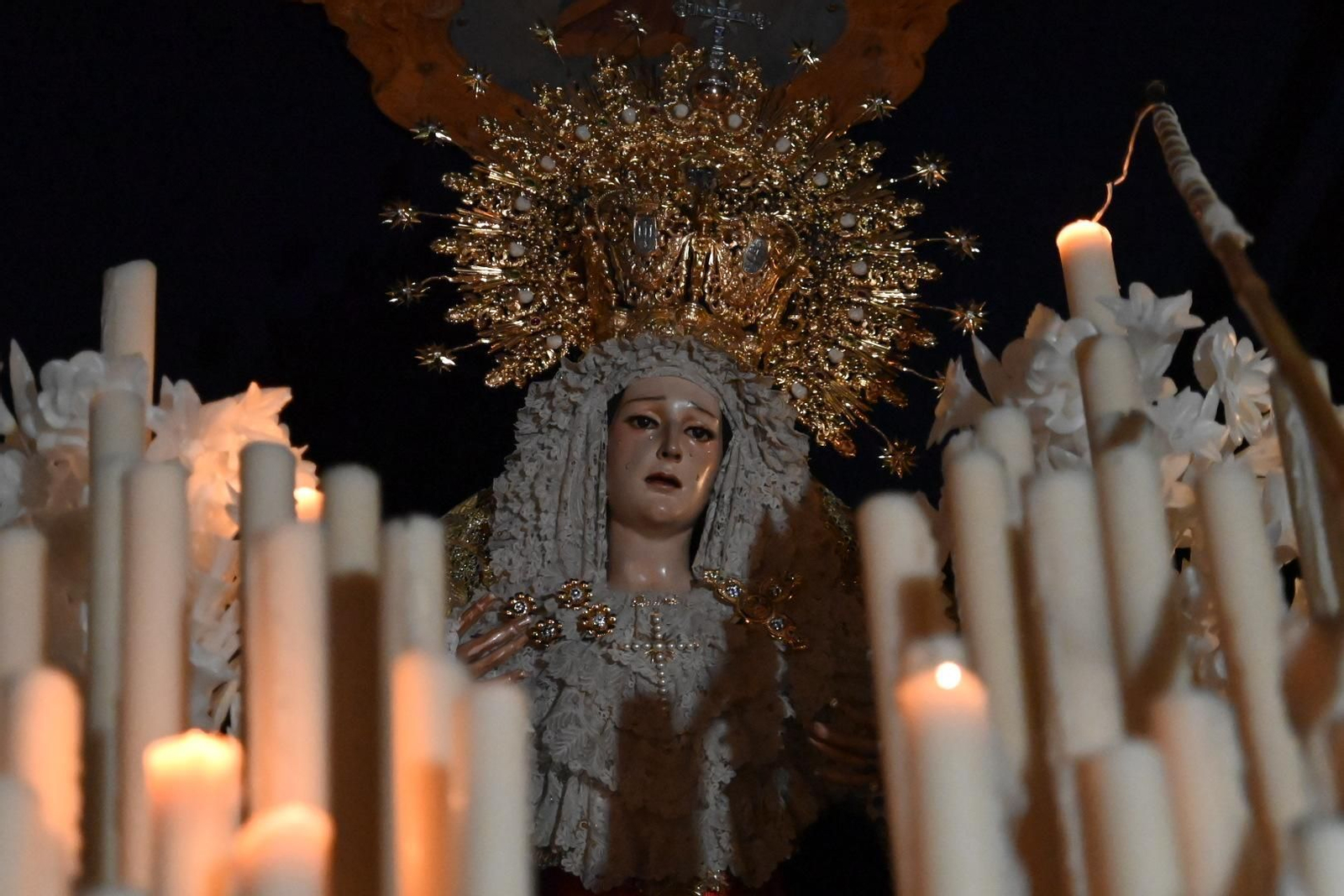 El íntimo traslado del Prendimiento en este Martes Santo de Córdoba, en imágenes