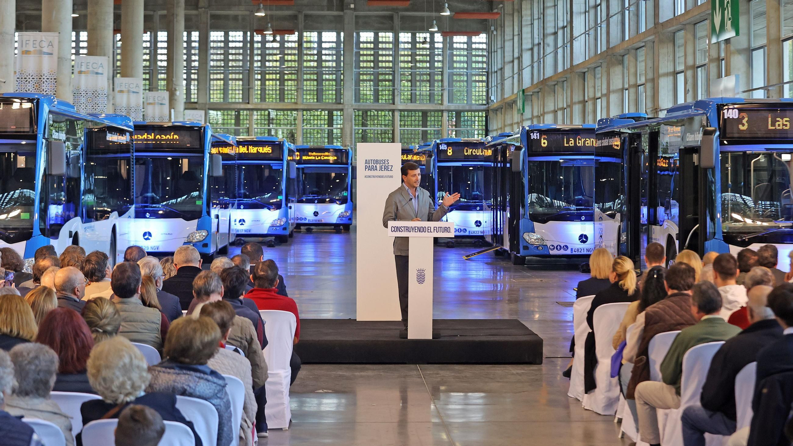 Imágenes de la presentación de los nuevos autobuses urbanos de Jerez