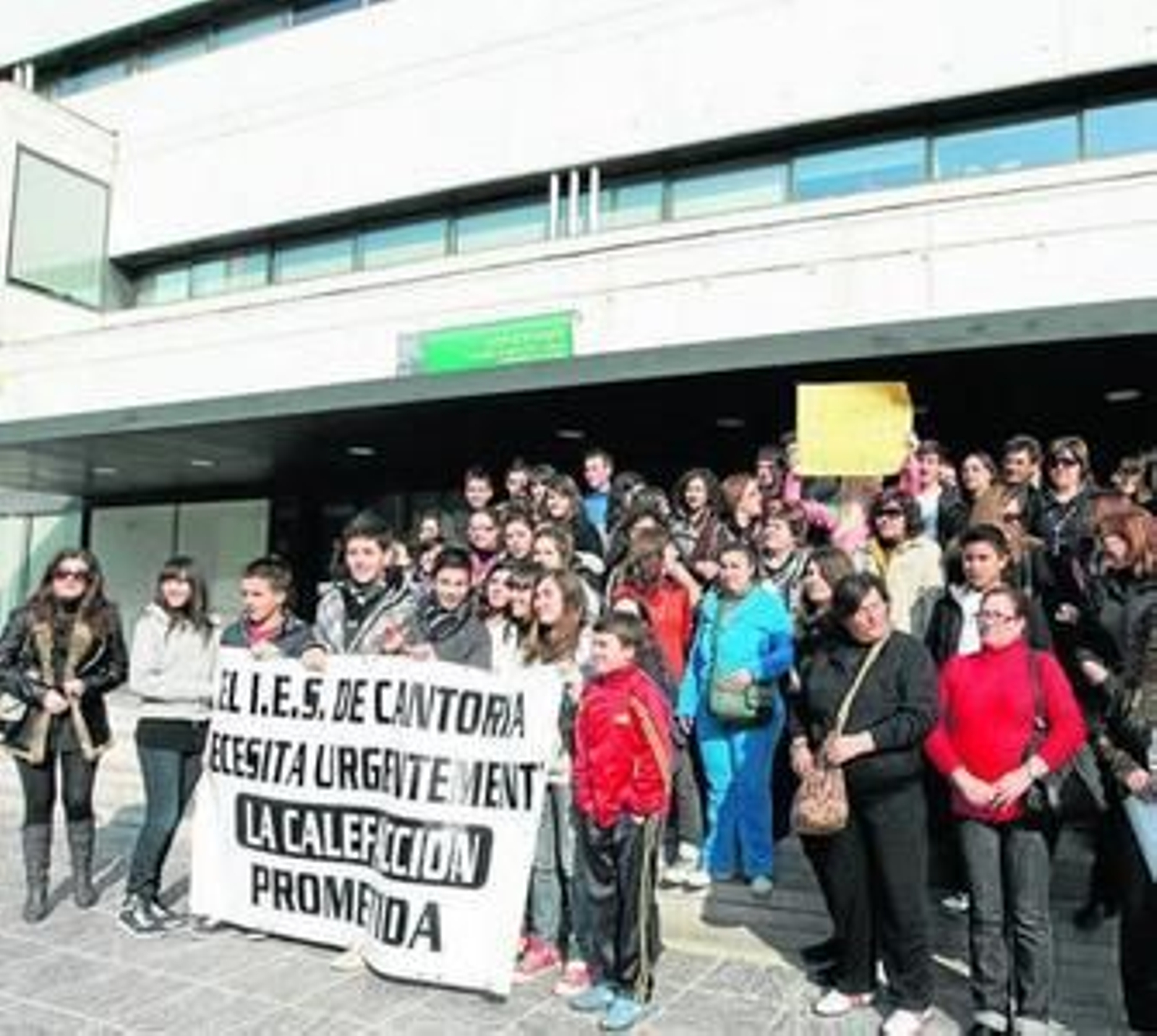 Padres y alumnos han realizado numerosas protestas, la última el invierno pasado en la delegación de Educaión.