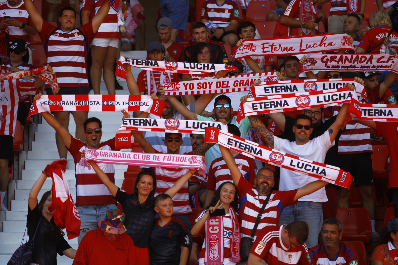 Imágenes del empate a 3 de la U.D. Almería y el Granada C.F.