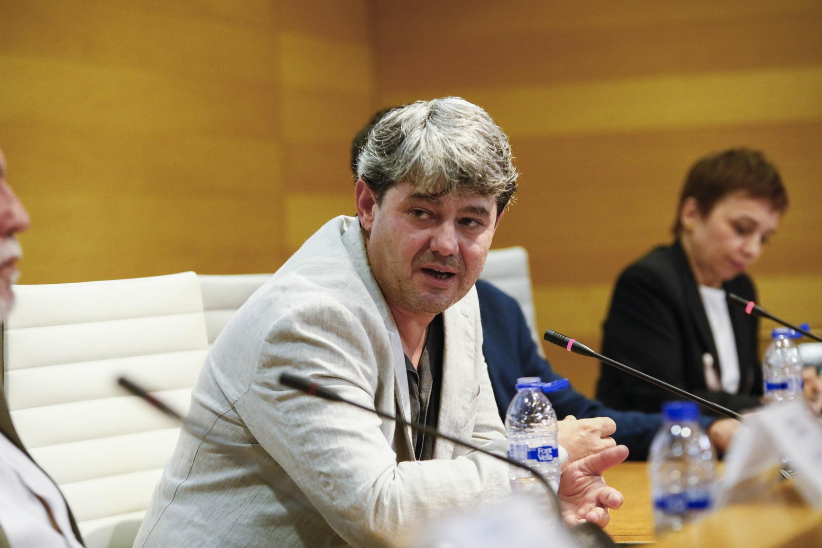 Carmen Mola presenta su libro "El clan" en la Casa de las mariposas de Almería, en imágenes