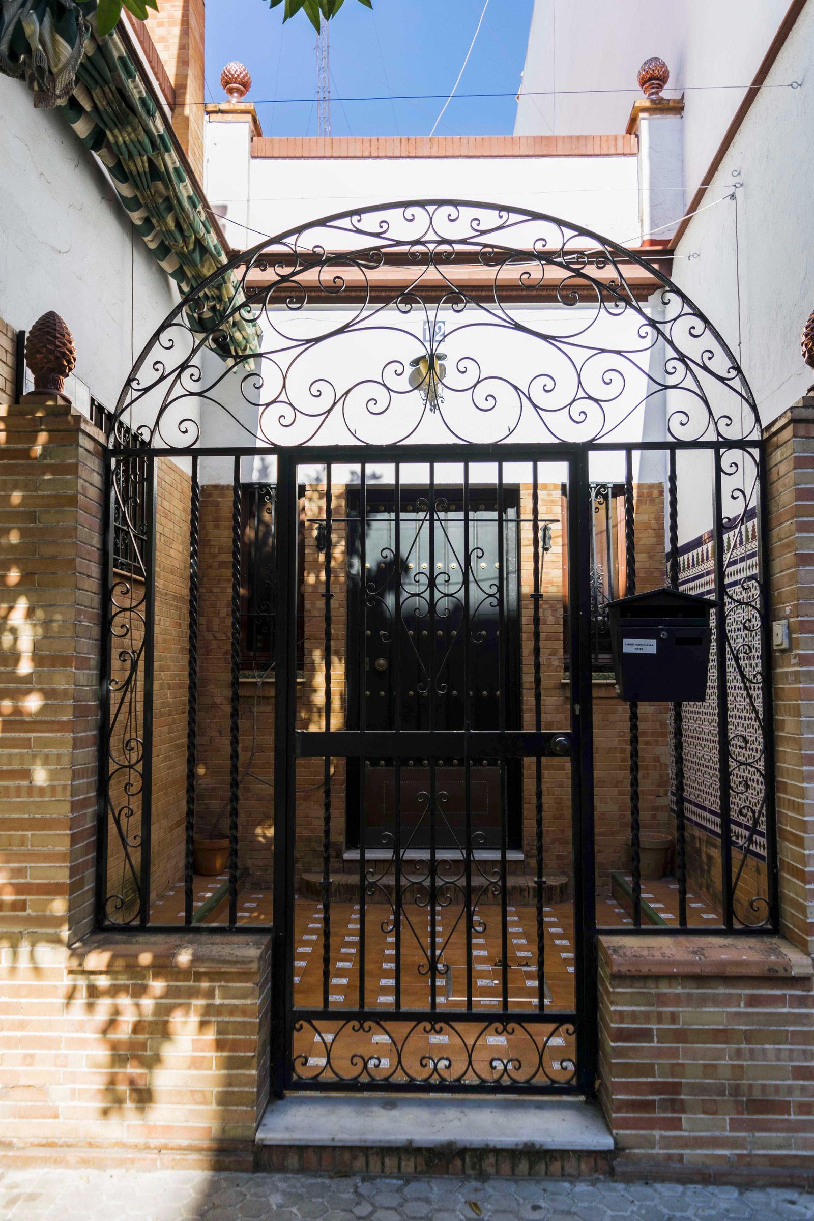 Entrada de la casa de Antonio Mairena, en la Gran Plaza.