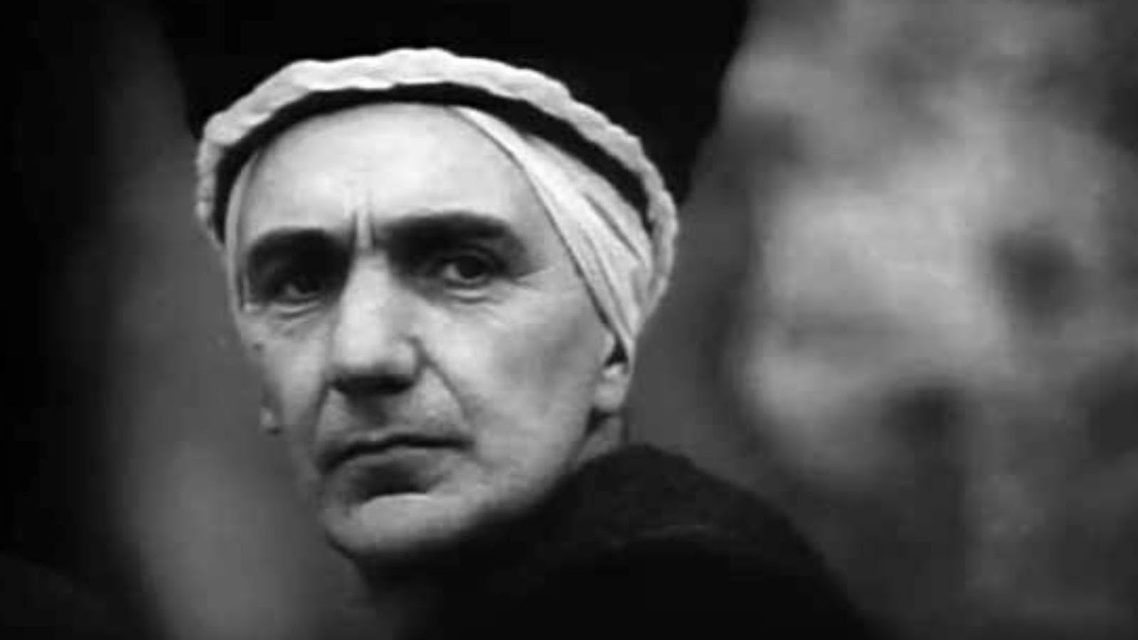 Wilcock caracterizado como Caifás en 'El evangellio según san Mateo' (1964) de Pasolini.