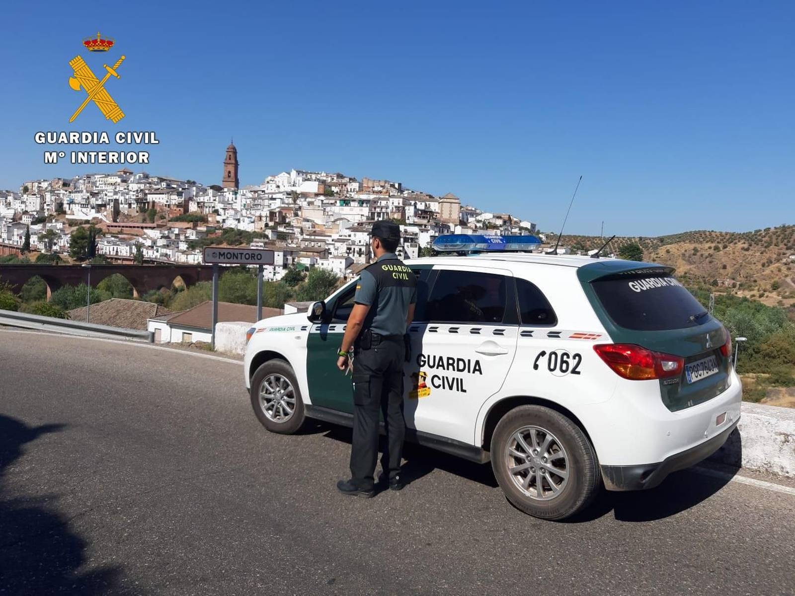 Un agente de la Guardia Civil en Montoro.