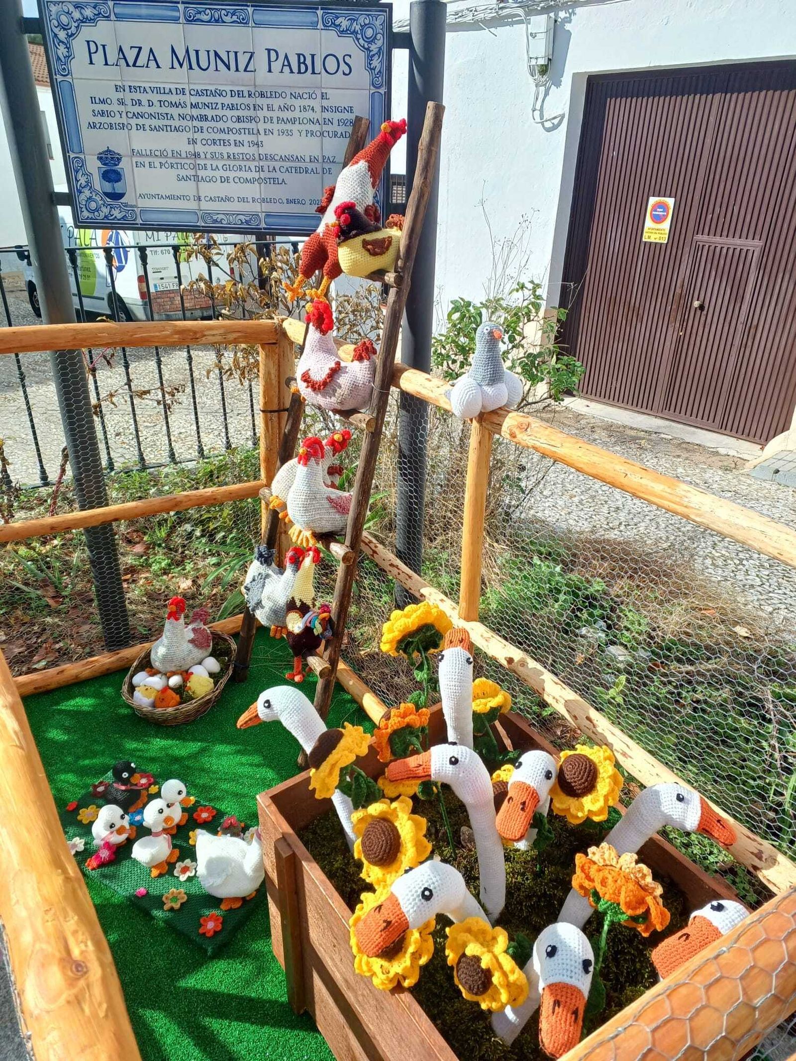 Así de bonito está este pueblo serrano de Huelva vestido de ganchillo por Navidad