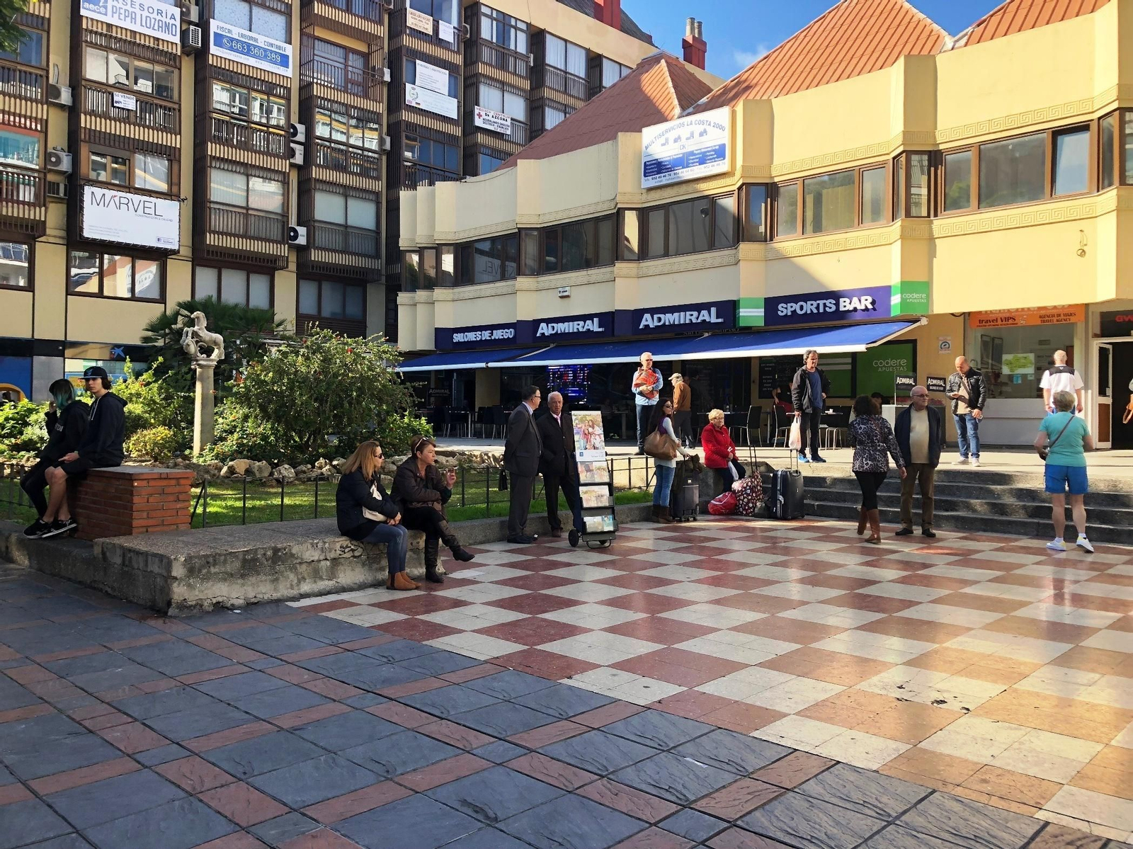 Plaza de la estación de autobuses.
