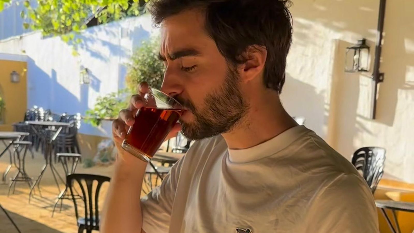 En la Cooperativa Agrícola de Chipiona degustando un rico moscatel.