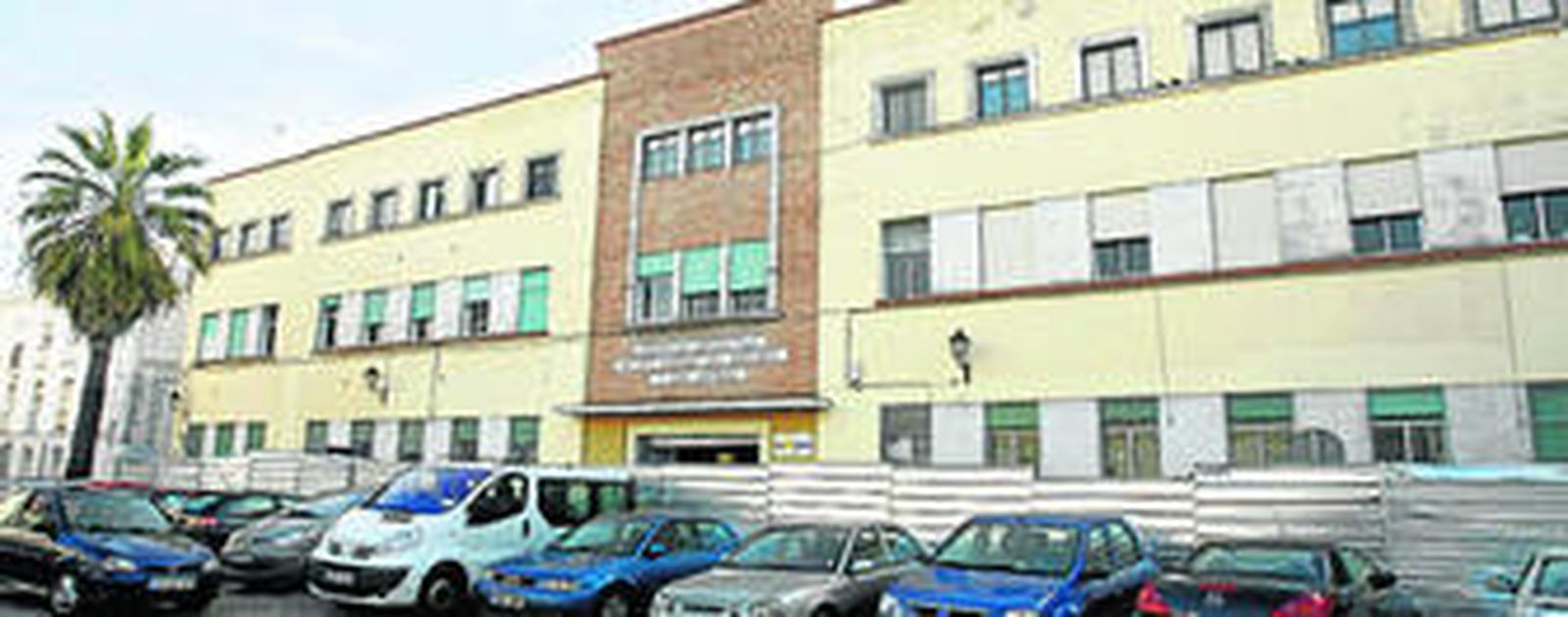 La fachada principal del colegio de la Viña, que acogerá a alumnos de Secundaria, Bachillerato y PCPI.