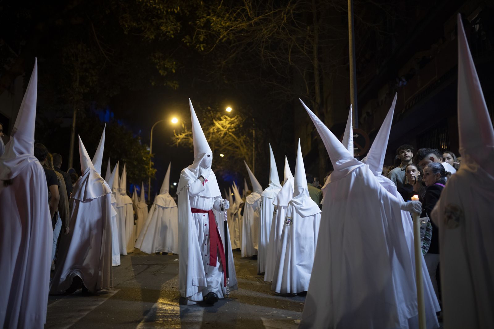 Lunes Santo: Tres Caídas en Huelva, en imágenes