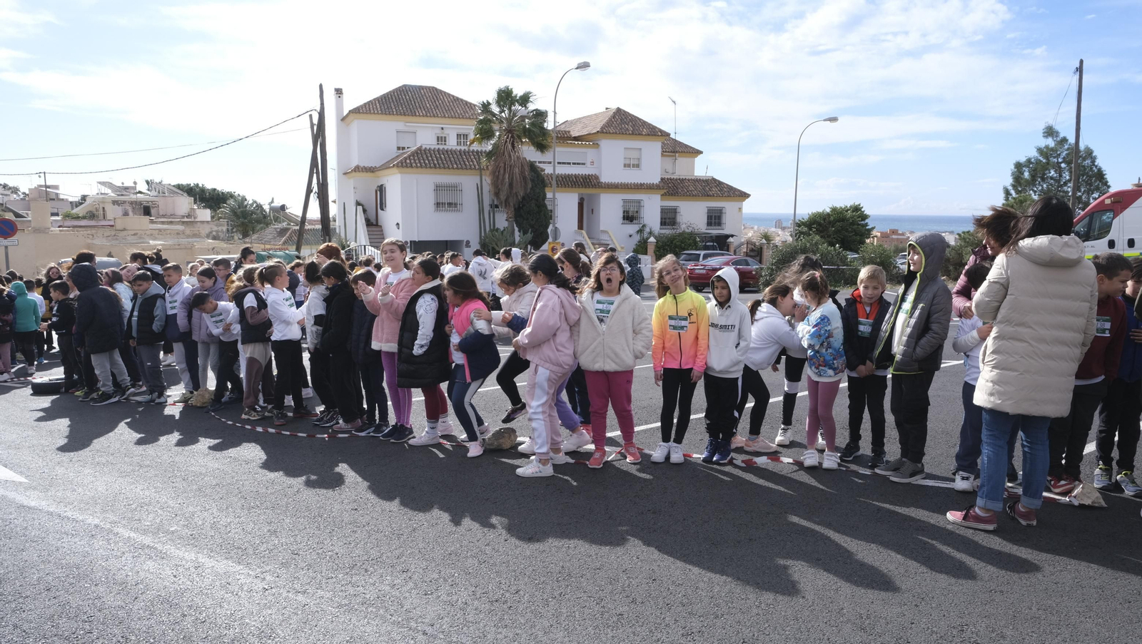 Imágenes de la carrera infantil contra el cáncer en el CEIP Francisco de Goya