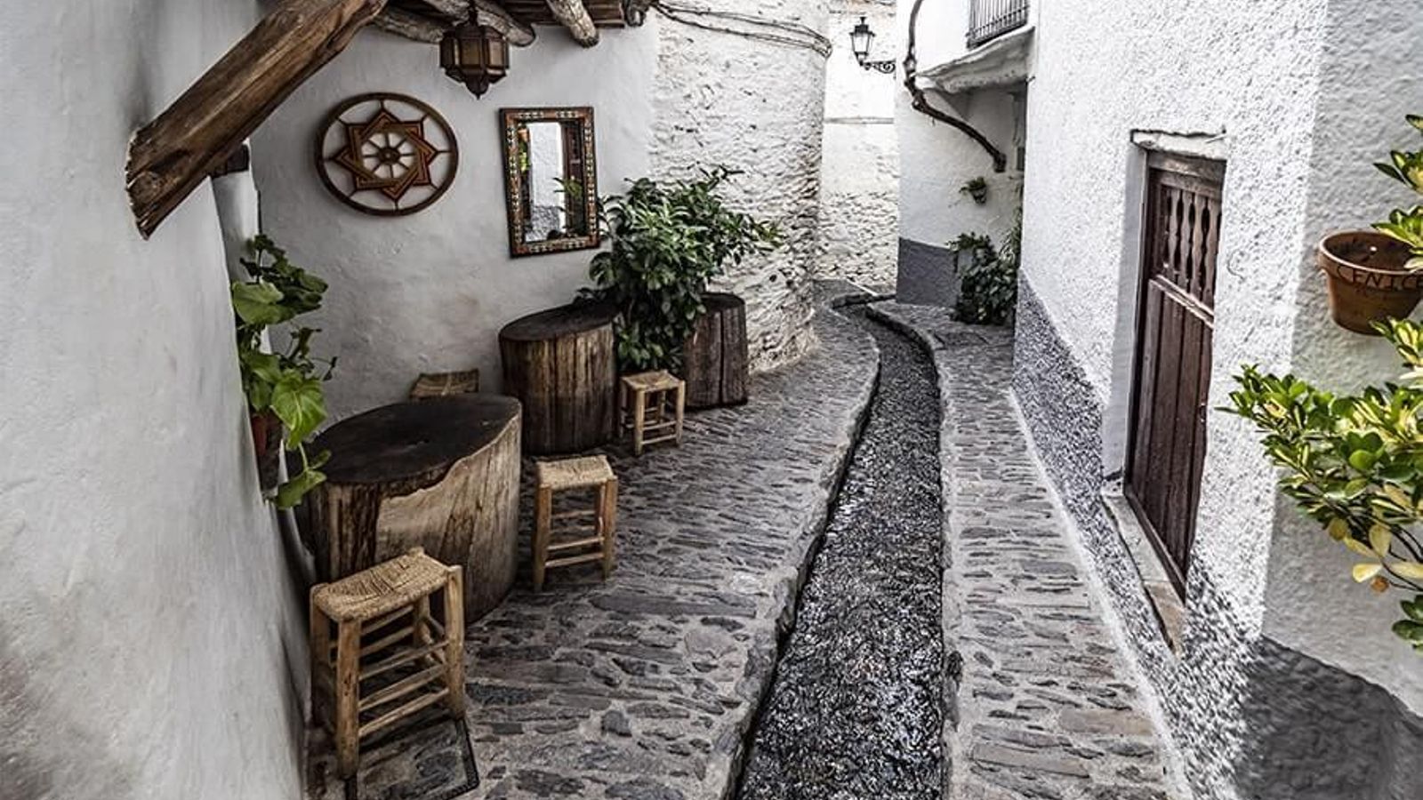 Pampaneira, uno de los pueblos más bonitos de España según The Times