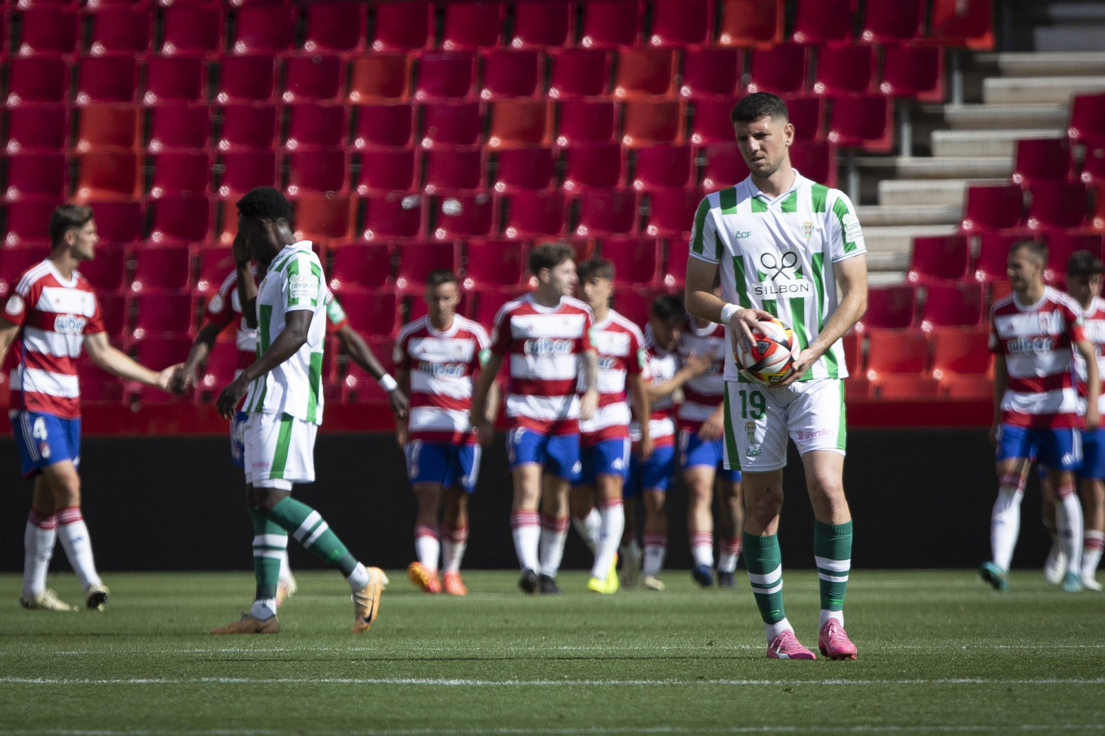 Las mejores fotos del ambiente en el Recreativo Granada - Córdoba CF