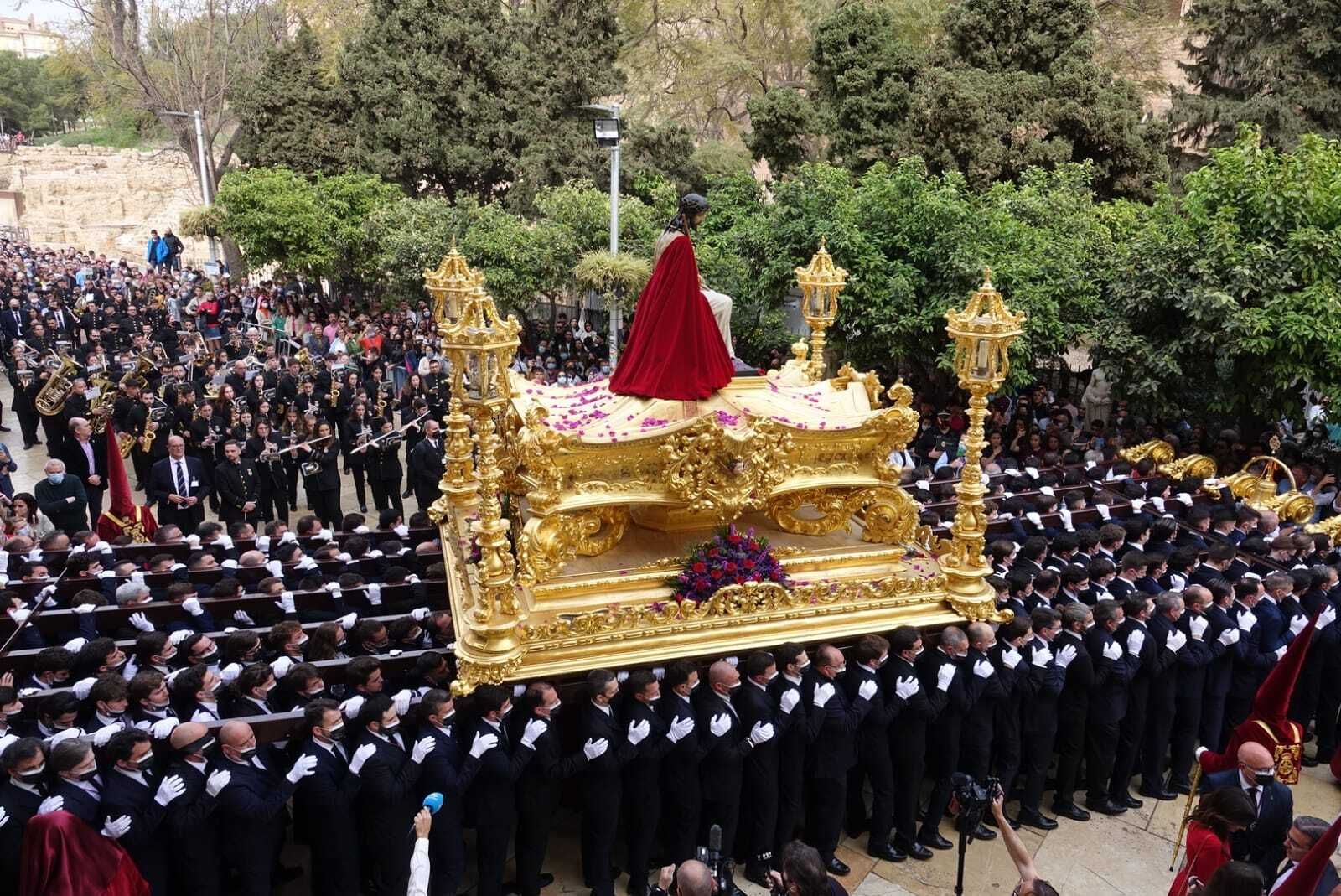 El Santo Cristo Coronado de Espinas en la calle Alcazabilla.