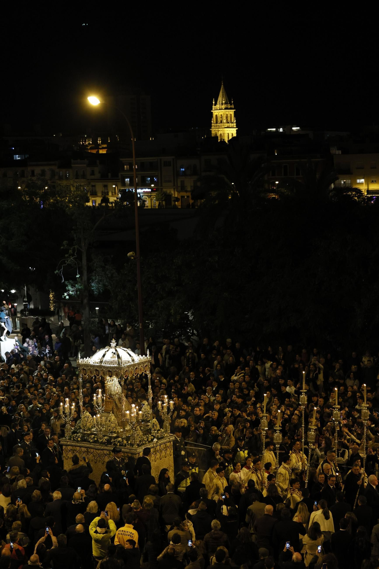 El paso de la Magna de Sevilla por el Paseo de Colón