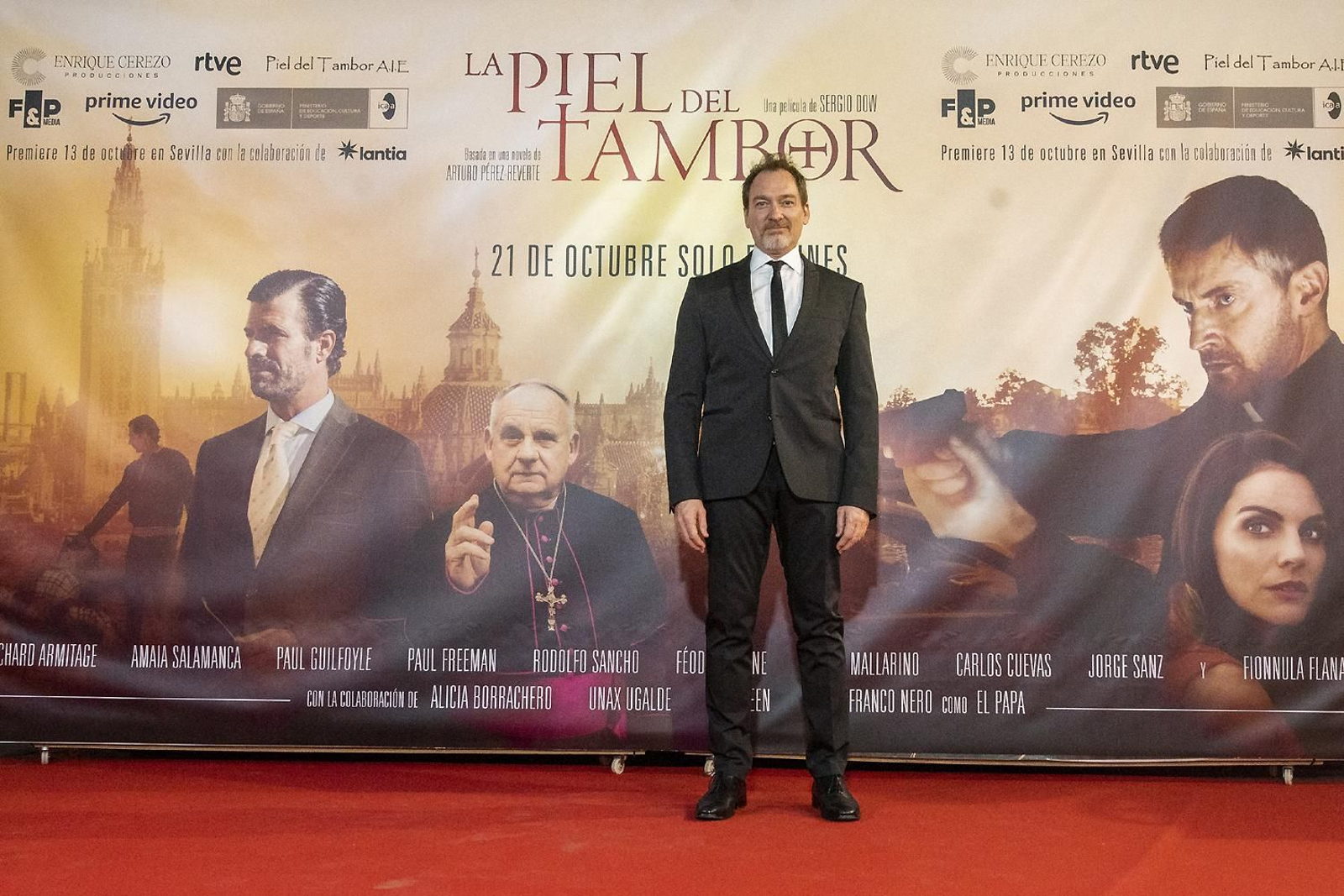 Las imágenes del preestreno de 'La piel del tambor' en Sevilla