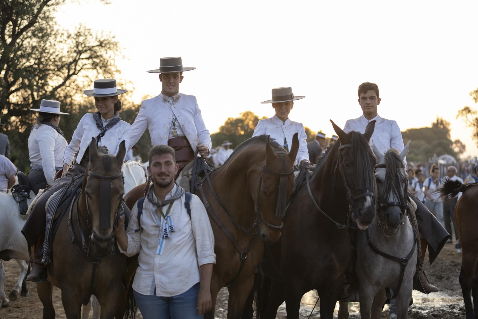 El Rocío 2023: Imágenes de la entrada de la Hermandad de Huelva en El Rocío