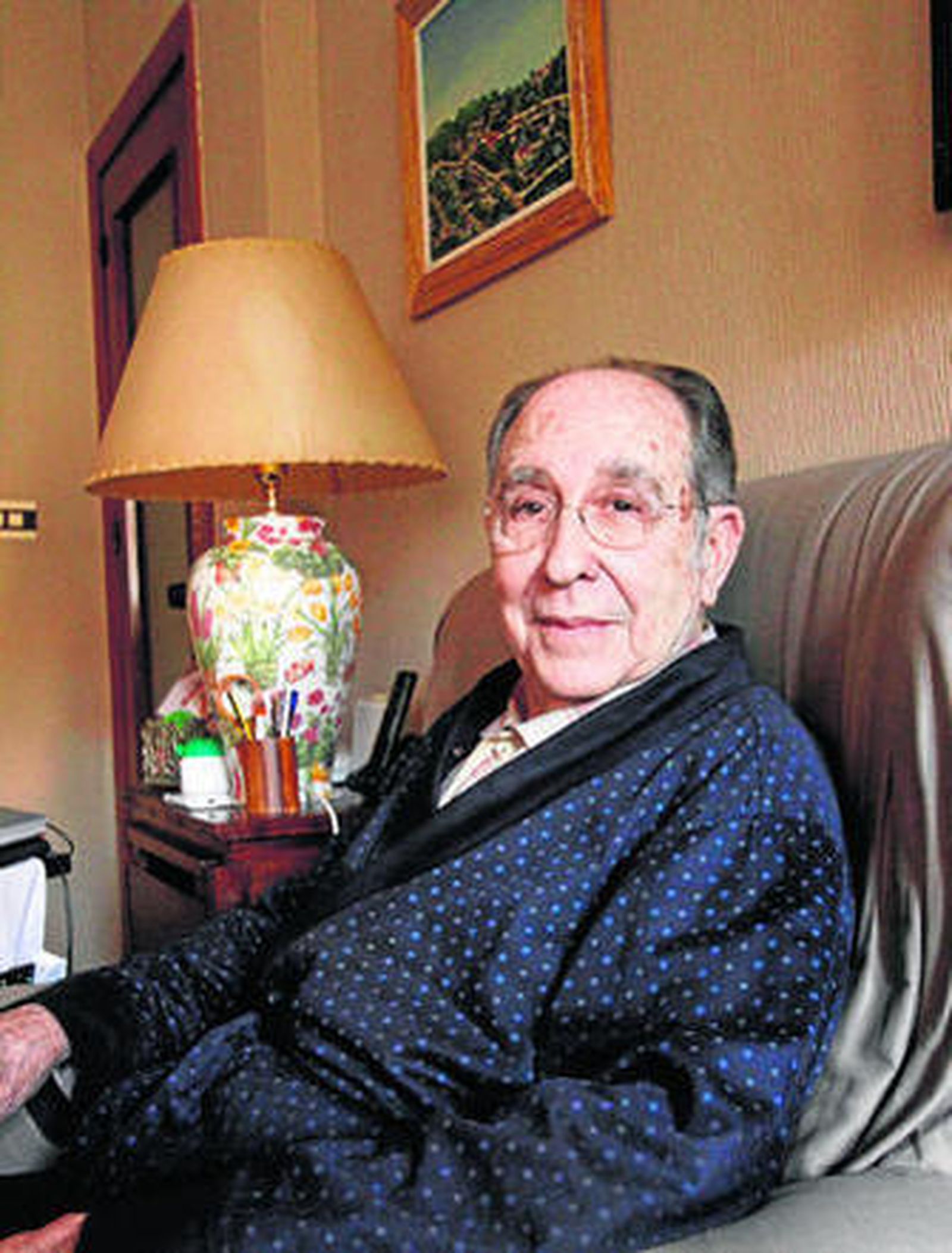 José Luis Villar en su casa, ayer por la tarde.