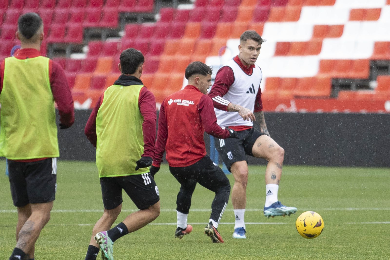 Las mejores imágenes del entrenamiento con público del Granada CF