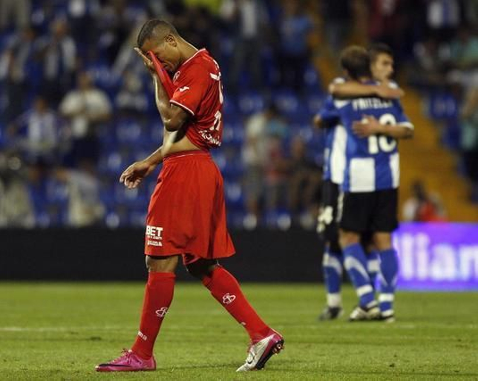 El Sevilla prolonga su mala racha al caer en Alicante ante el Hércules. / Reuters