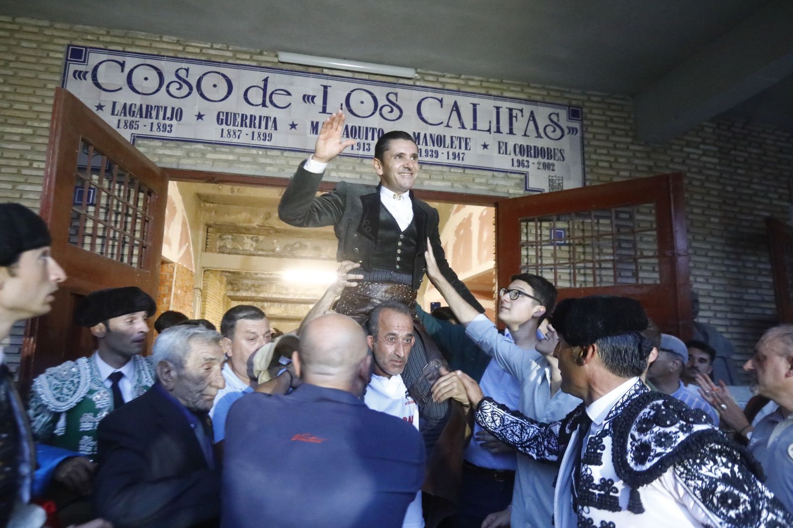 La corrida mixta de Diego Ventura, Morante de la Puebla y Pablo Aguado en Córdoba, en imágenes