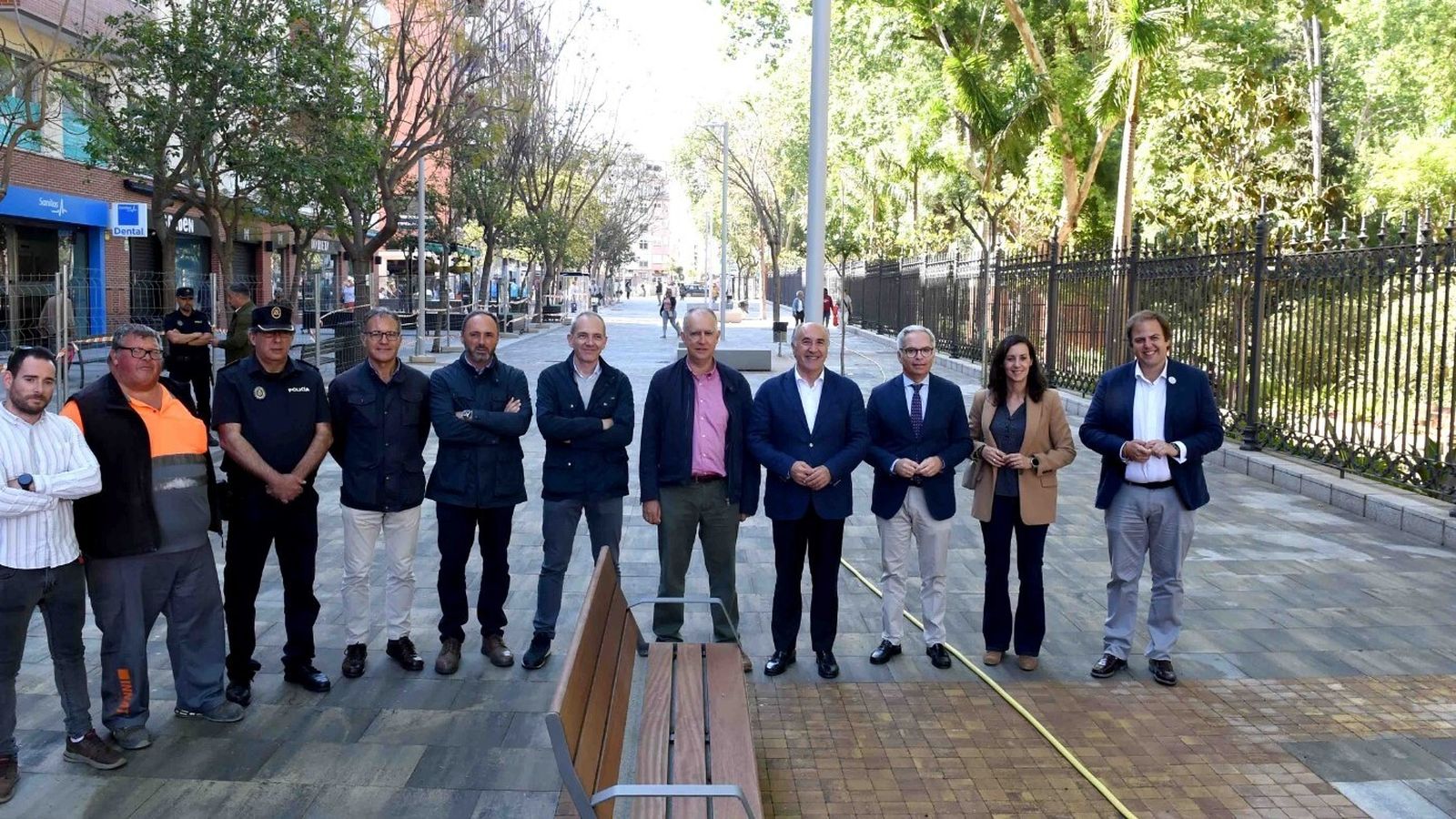 Las autoridades en la apertura peatonal de Capitán Ontañón.
