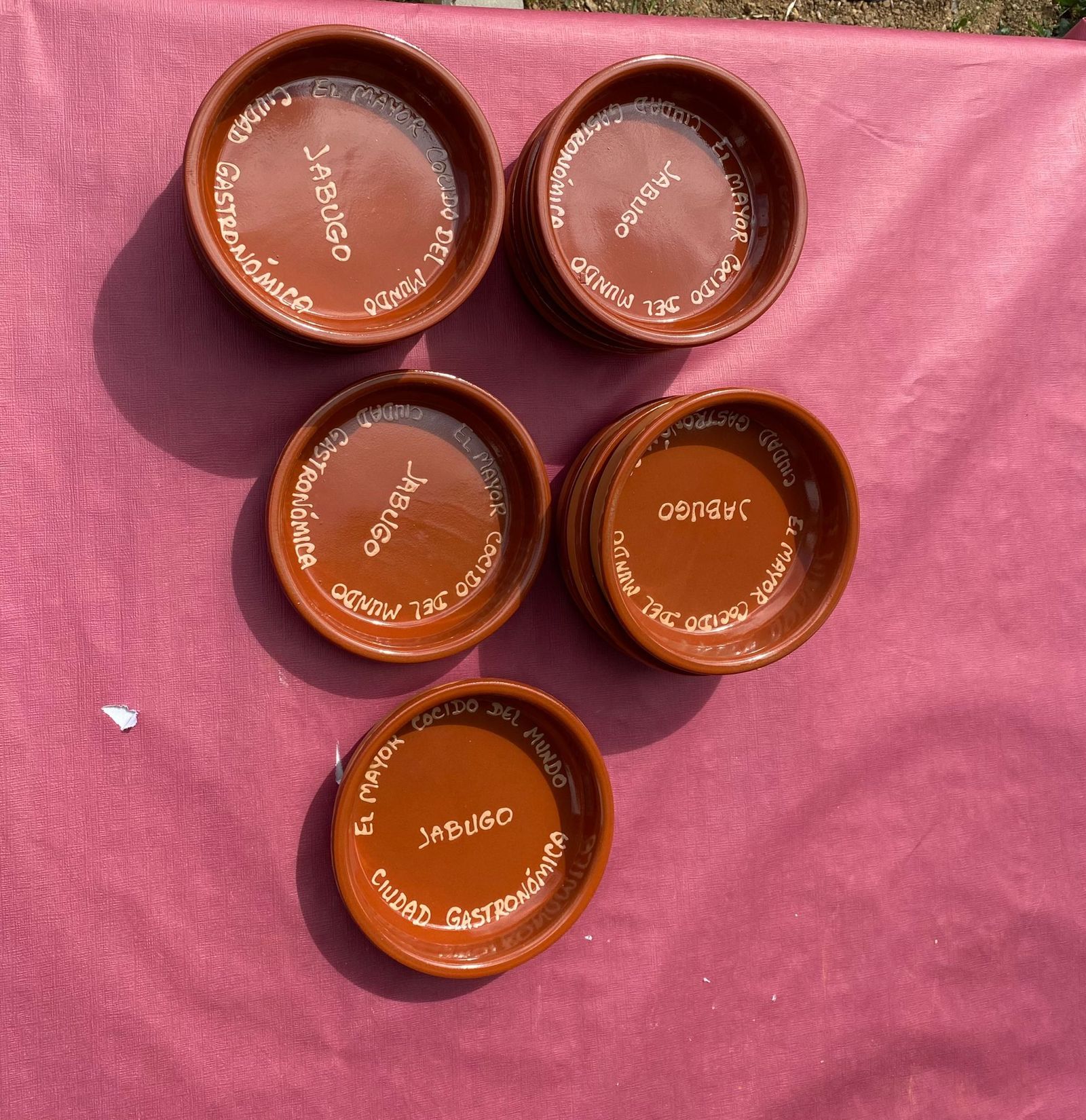 El mayor cocido del mundo cocinado en Jabugo, en imágenes.