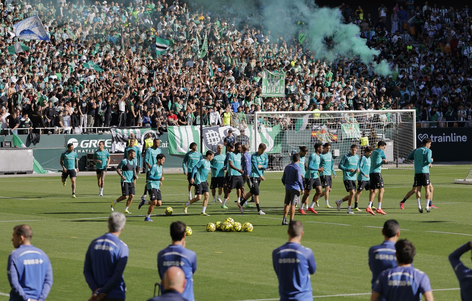 Las fotos del entrenamiento del Betis a puerta abierta
