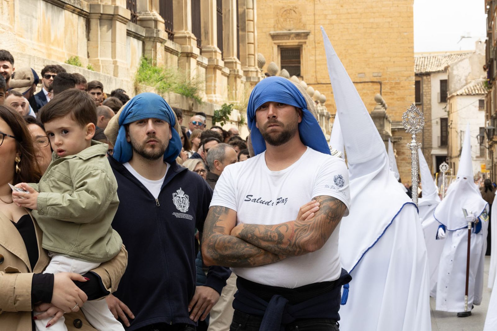 Los jiennenses se echan a la calle para presenciar la primera de las procesiones de la jornada: la Borriquilla (II)