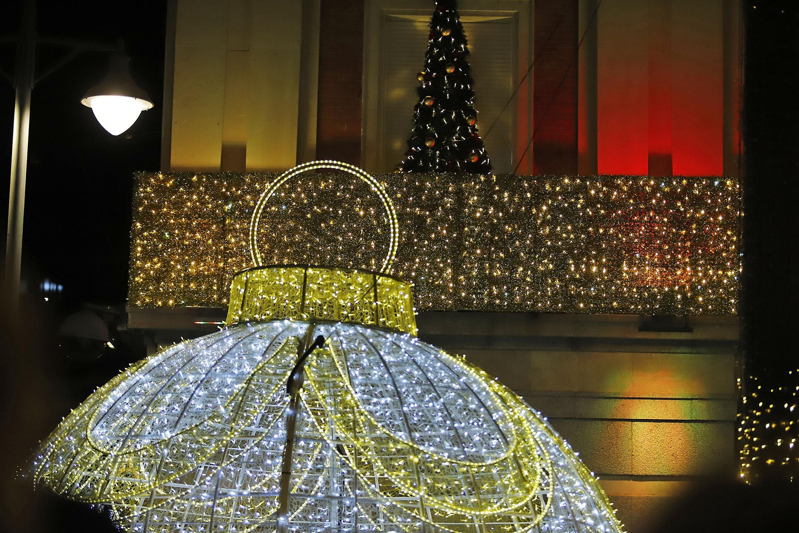 Imágenes del alumbrado navideño en las calles de Huelva