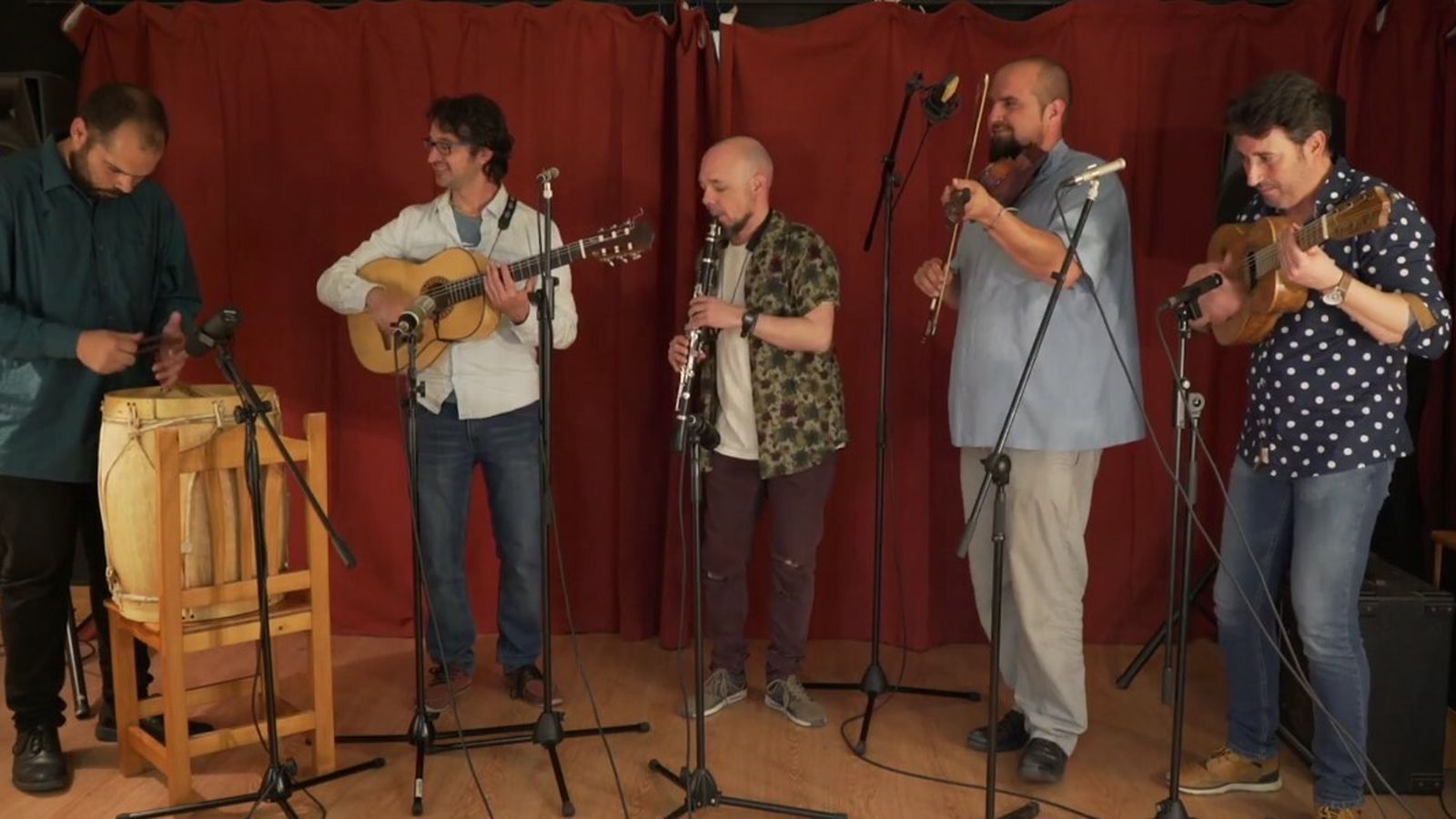 Los Malagatos recuperan las canciones tradicionales de nuestro folclore.