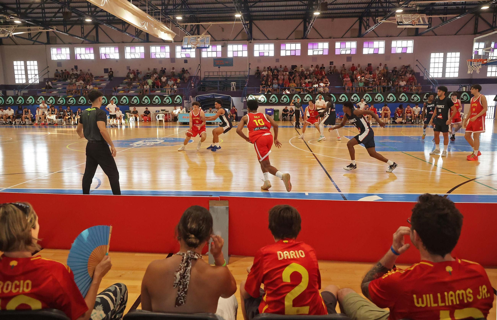 Fotos de la final del Torneo Internacional U20 de baloncesto entre España y Francia en La Línea