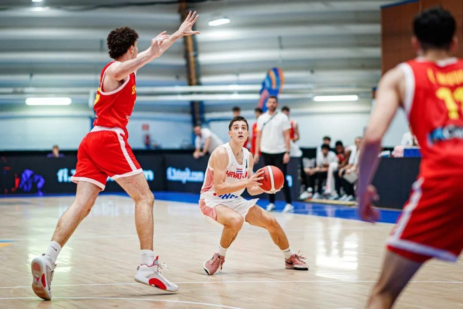 Eurobasket sub 18: Mario Saint-Supéry da un recital y evita el descenso de España