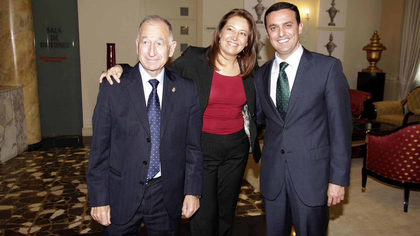 Carmen Crespo con el presidente y el secretario general del PP de Almería